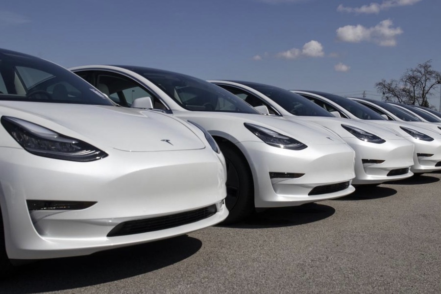 Tesla vs. Traditional Luxury Car Rentals: Which Offers More Value in the Australian Market?